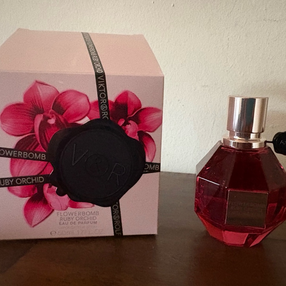 Viktor & Rolf Ruby Orchid Packaging